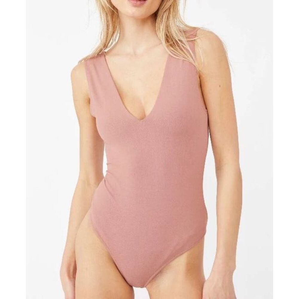 INTIMATELY FREE PEOPLE Women’s Nude Mauve Keep It Sleek Plunge Bodysuit Size Sma